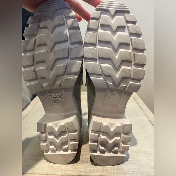 Dolce Vita ivory loafers size 7.5. Only worn around the house. Great condition. - Picture 4 of 7